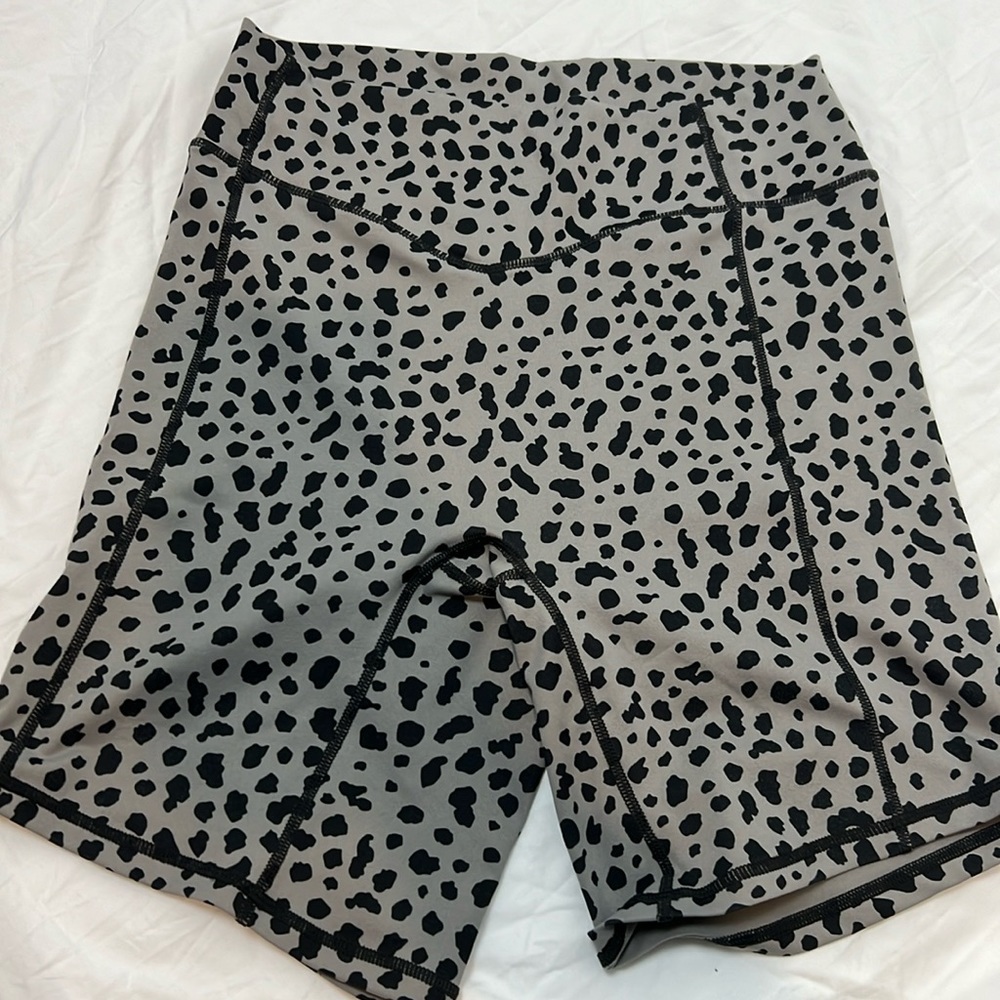 Balance Athletica Biker shorts - Size M